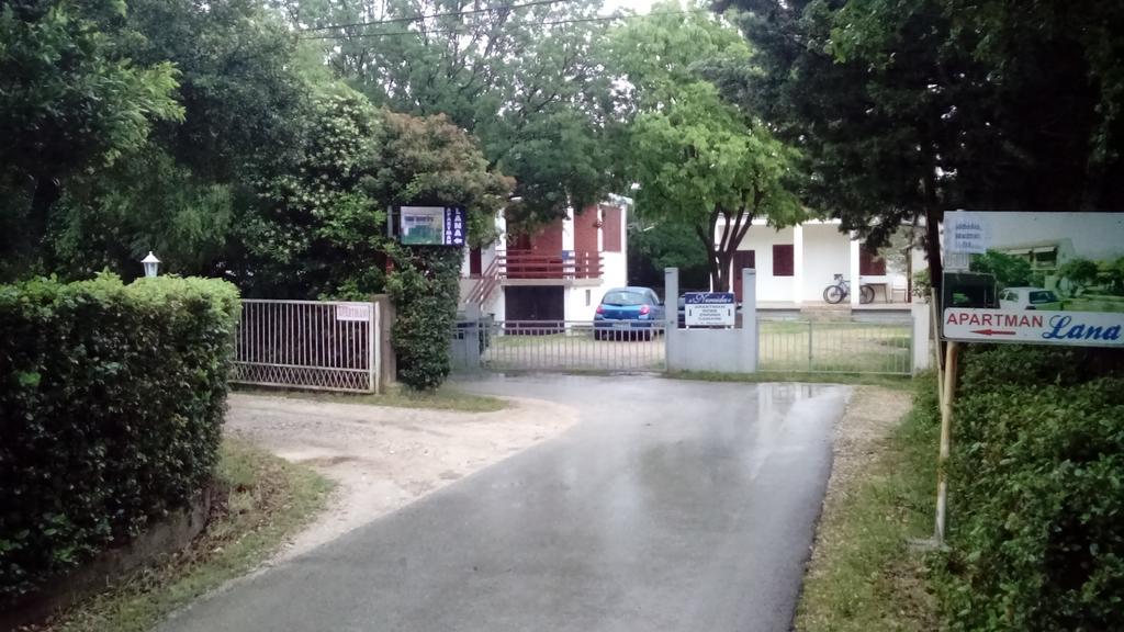 Apartments Lana Starigrad Paklenica Exteriör bild